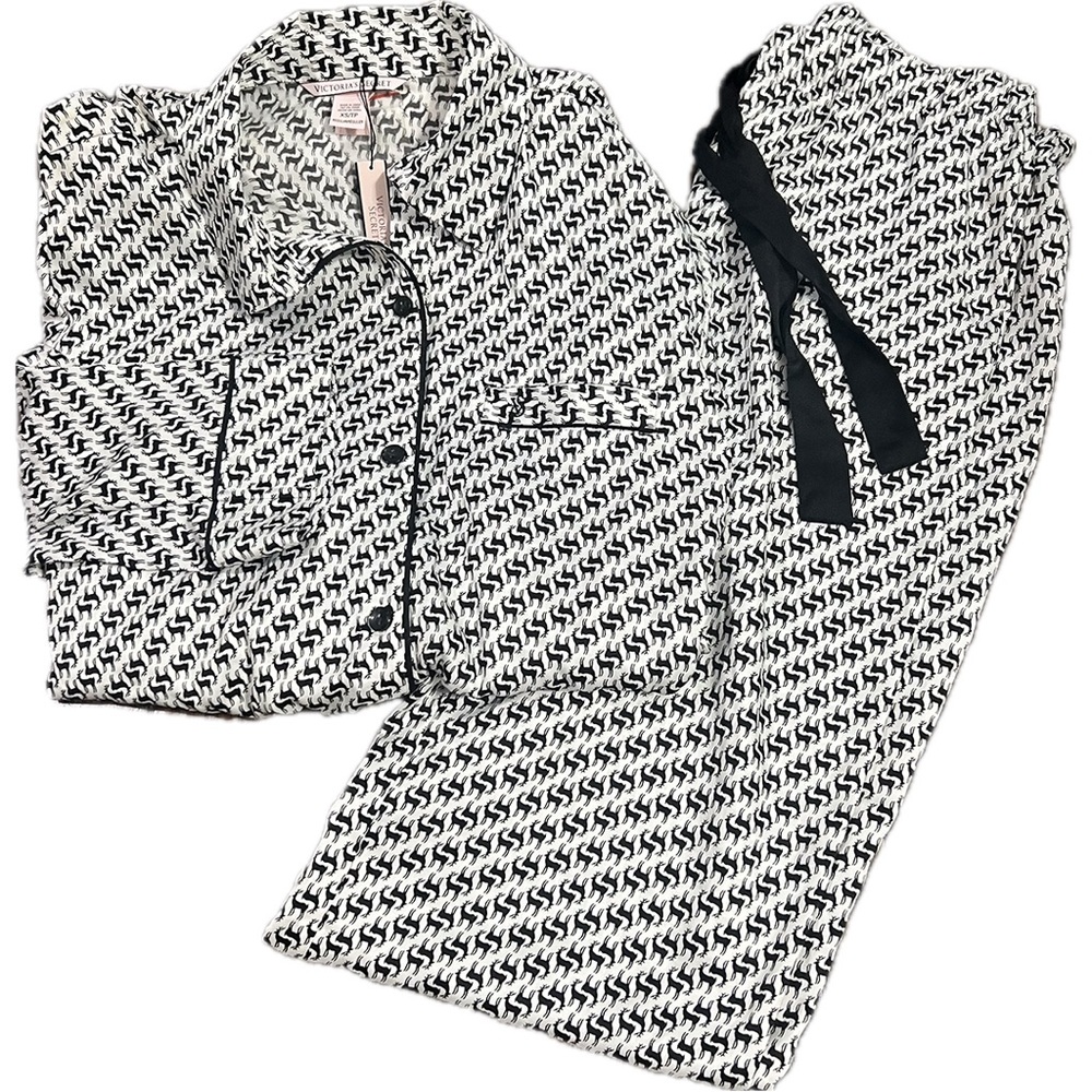 Victoria's Secret Satin Classic Long Pajamas Black/White Reindeer Print Sz XS - Picture 8 of 8